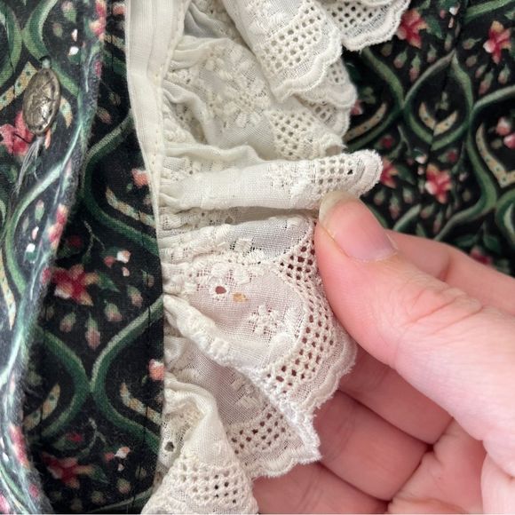 Vintage Floral Western Longsleeve w/ White Ruffles - Picture 7 of 7